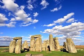 Stonehenge Half-Day Tour from London with Admission & Snack Pack